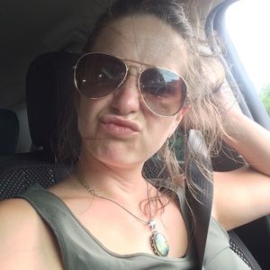 Meet your Posher, Brooke